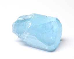Topaze bleue : Comment utiliser cette pierre intemporelle pour votre bien-être